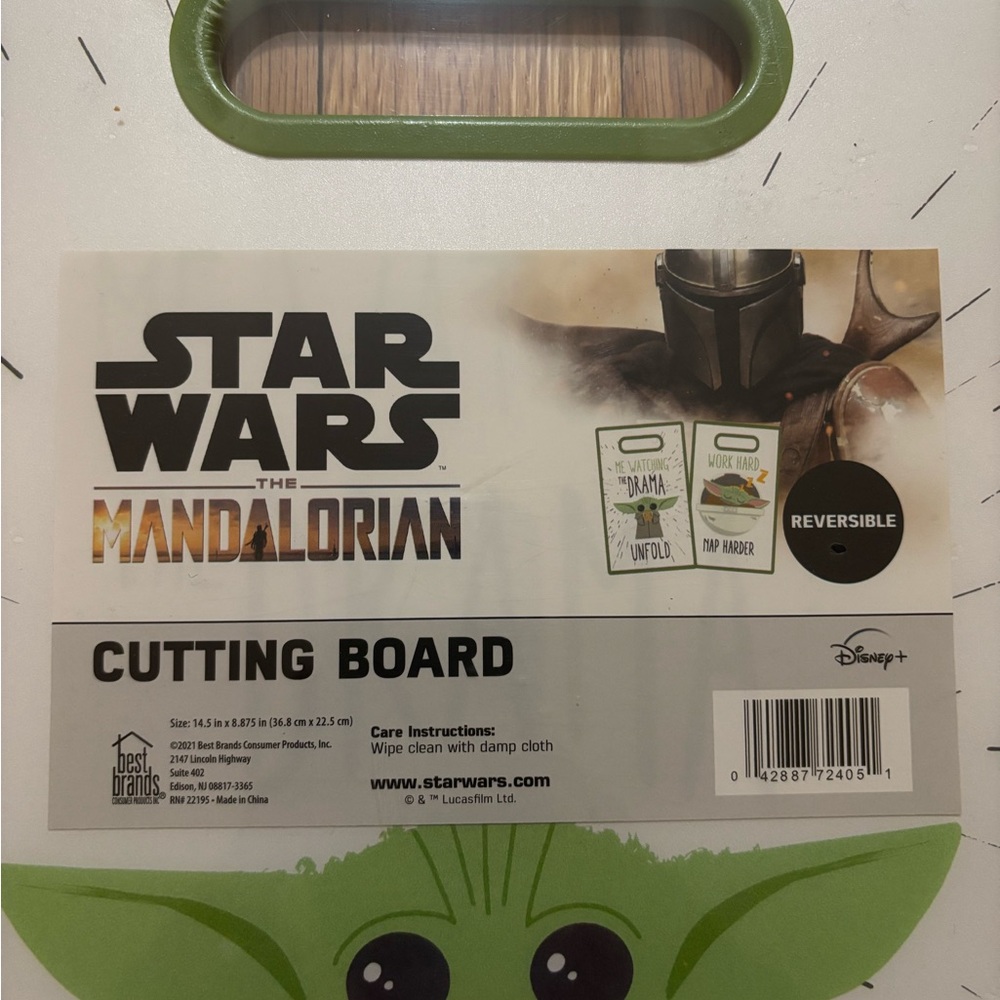 Star Wars Mandalorian Green and White Cutting Board - Picture 3 of 3